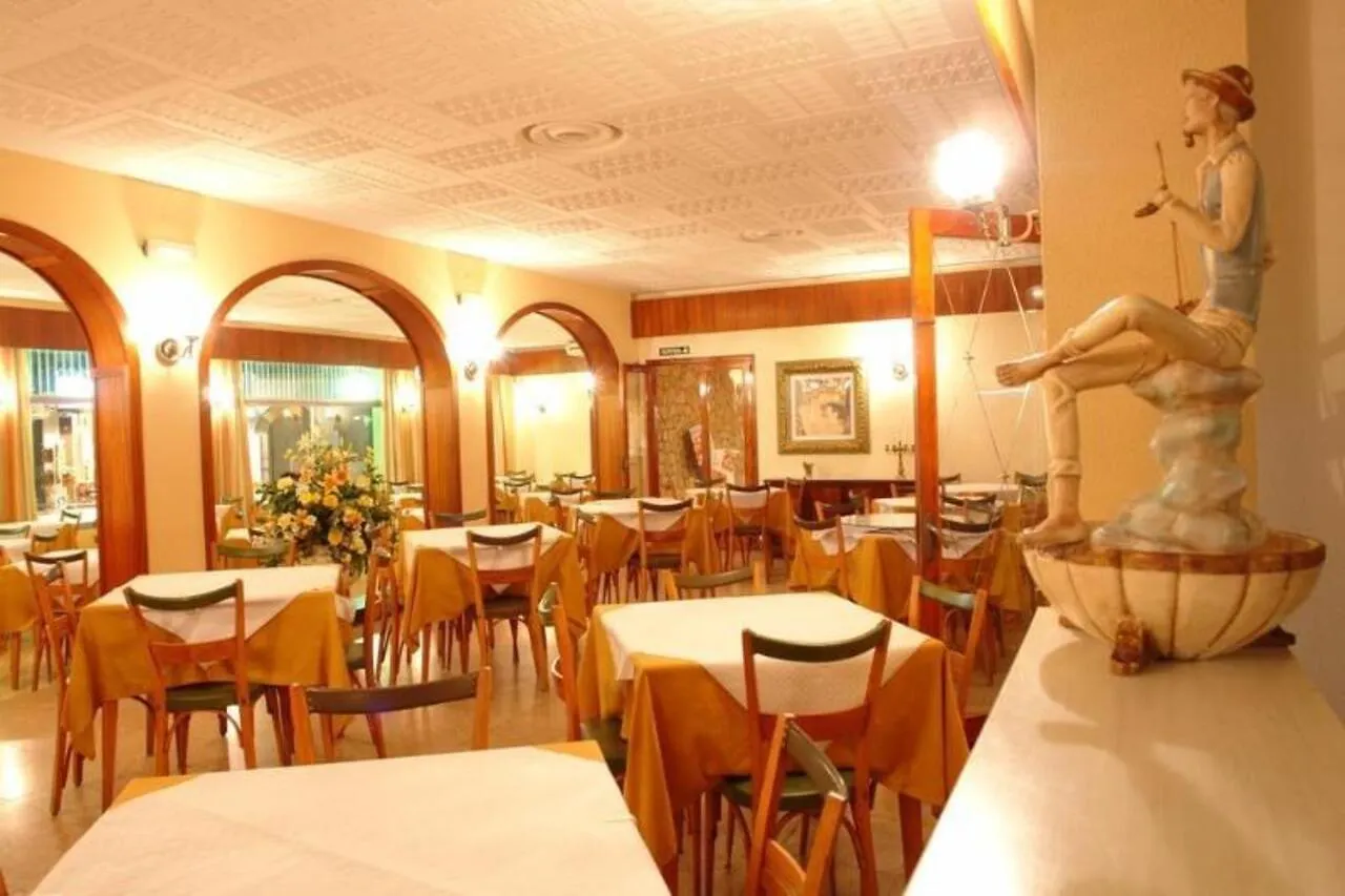 Hotel Coral L'Estartit 2*,